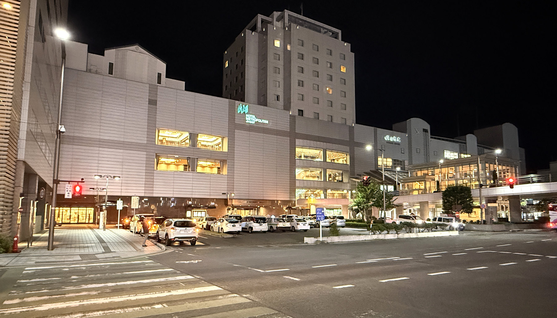 山形駅の夜の全景
